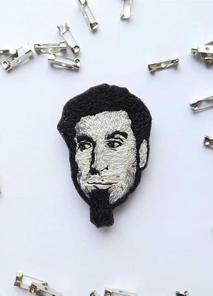 Брошка серж танкян soad