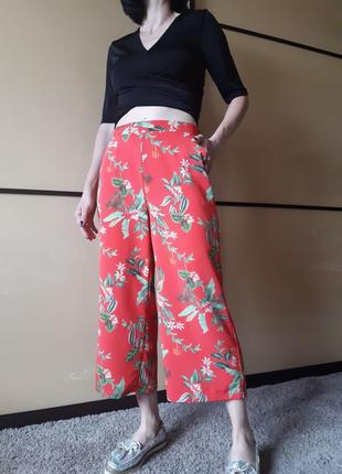Распродажа! легкие укороченные брюки кюлоты в цветочный принт new look5 фото