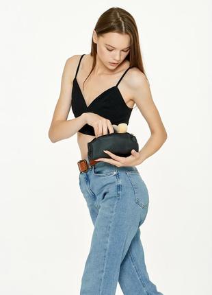 Жіноча стильна чорна містка сумочка, пенал3 фото