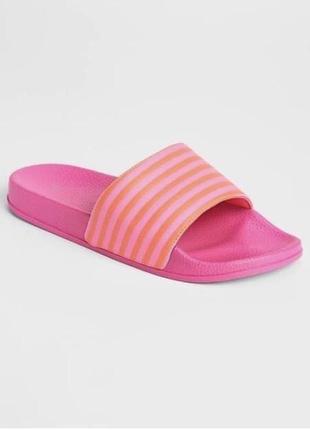 Модные шлепки гап