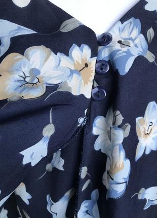 Синяя блуза в цветочный принт4 фото
