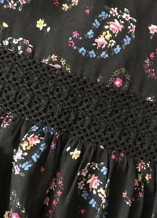Очень красивое и стильное брендовое платье в цветах 19,2.