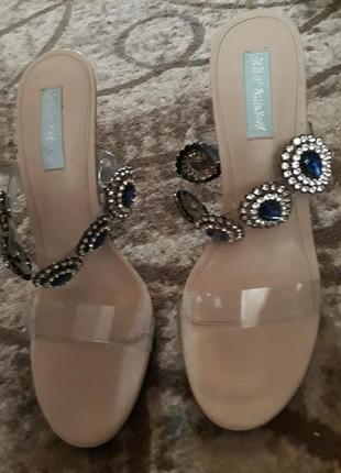 Крутые босоножки