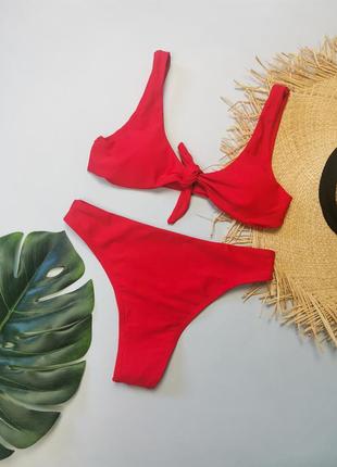 Красный купальник