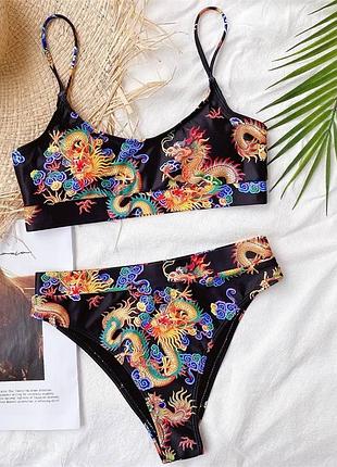 Купальник с топом черного цвета в принт драконы