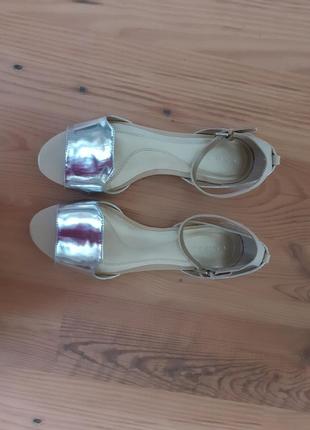 Tahari сандалии,  босоножки без каблука на маленькую ножку,3 фото