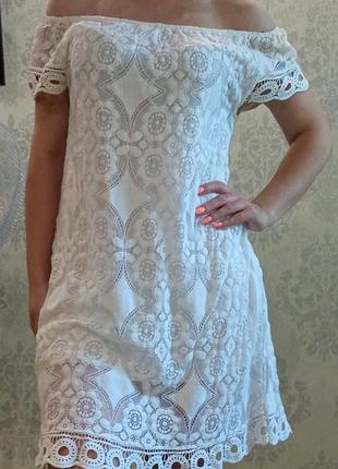 Гарне ,біле, літнє плаття