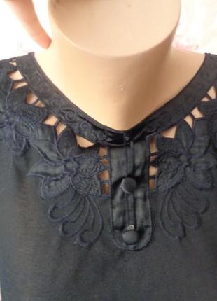 Женская футболка с выбитым узором 48/52