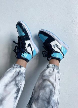 Женские кроссовки nike air jordan retro 1 high "patent blue" синие. женская обувь кожа. наложка7 фото