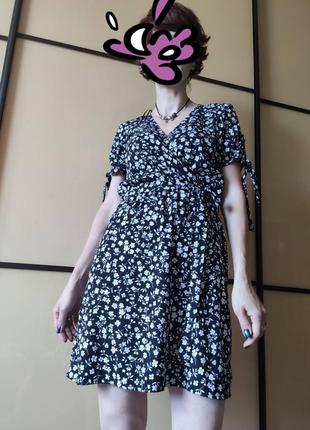 Черное платье мини с рукавами на завязках и цветочным принтом от new look5 фото