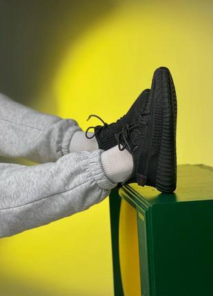 Кроссовки чёрные унисекс текстильные yeezy boost 350 black ( рефлективные шнурки)2 фото