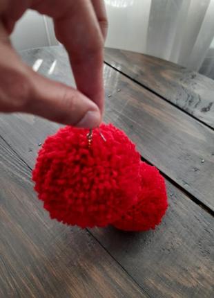 Жіночі сережки помпони