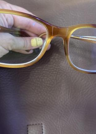 Стильні окуляри із вмонтованими скляними лінзами