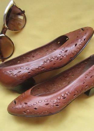 Натуральна шкіра,якісні туфлі р. 37,устілка 23.5 см, image,бразилія,відмінний стан