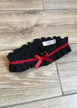 Подвязка на ногу черная с красным на резинке6 фото