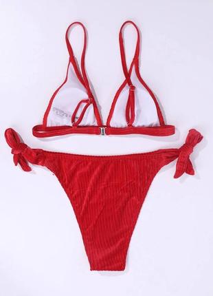 Раздельный купальник с высокими плавками на завязках велюровый красного цвета7 фото