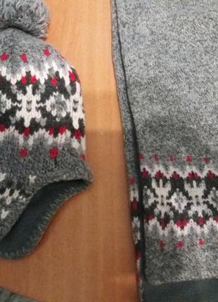 Стильний комплект шапка з бубоном і шарфик арнамент