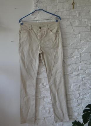 Бежевые джинсы скинни  легко могут стать базой для составления стильных и элегантных образов2 фото