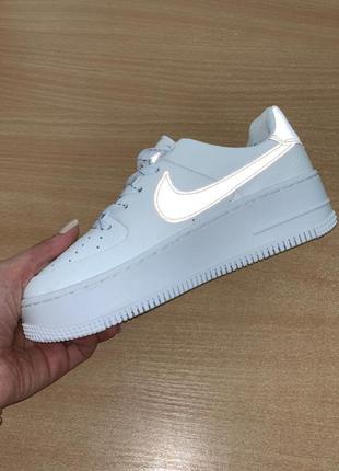 Nike air force sage white coral жіночі рефлективні світяться білі пастельні коралові кросівки найк жіночі білі кросівки коралові8 фото