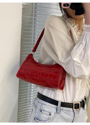 Красная лаковая сумочка багет2 фото