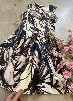 Красиве приталені сукні зі складками і з вирізом на спині,2 фото