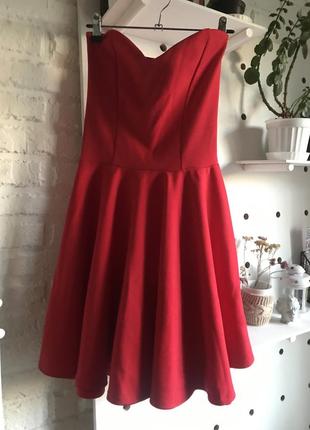 Красное платье с пышной юбкой и бюстье1 фото