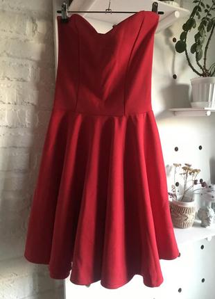 Красное платье с пышной юбкой и бюстье6 фото