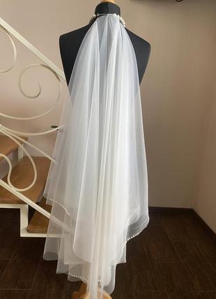 Весільна фата з перловою облямівкою пунктиром.