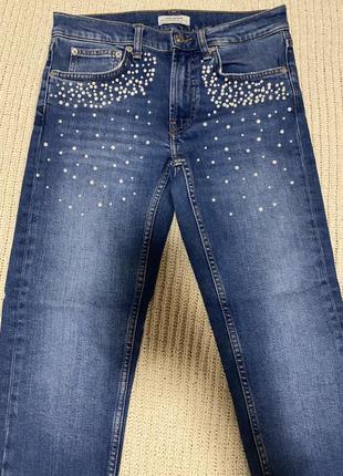 Джинсы zara с жемчужинами р.25/26
