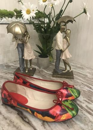 Яскраві, лакові балетки в принт квіти на повну широку ногу