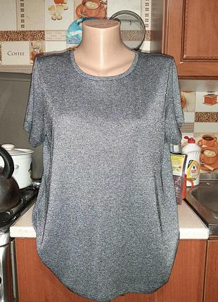 Легенькая футболочка с блеском.размер 48-50