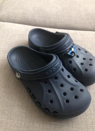 Літання шльопанці crocs