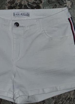Белые круизные шорты с лампасами new yorker (amisu). размер с (36)1 фото