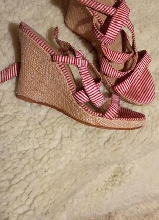 Босоніжки на платформі в смужку 38-39