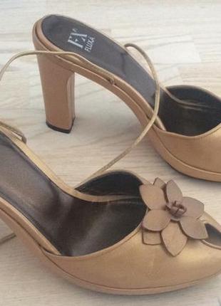 Босоніжки шкіряні 37-38