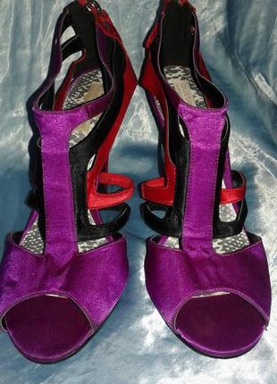 Шикарні, яскраві, легкі босоніжки, 39 розмір,matthew williamson.