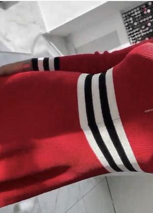 Красное платье