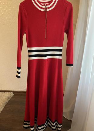 Красное платье