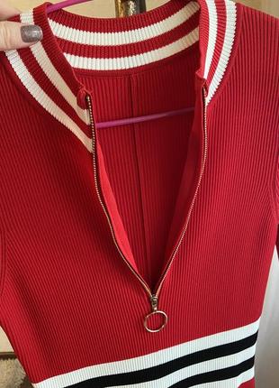 Красное платье