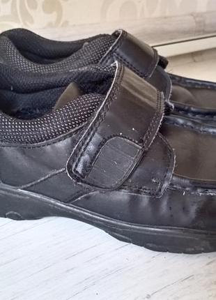 Школьные туфли на мальчика 30-31 раз.