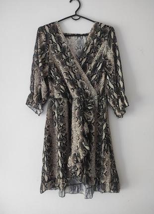 Легке плаття зі зміїним принтом рюш