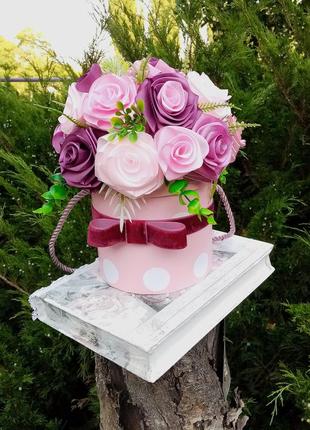 Подарочная коробка с зефирными розами8 фото