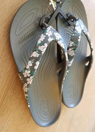 Шлепки вьетнамки crocs kadee ii seasonal flip , оригинал3 фото