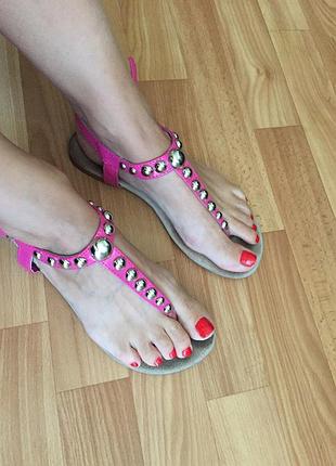 Босоножки яркие очень удобные