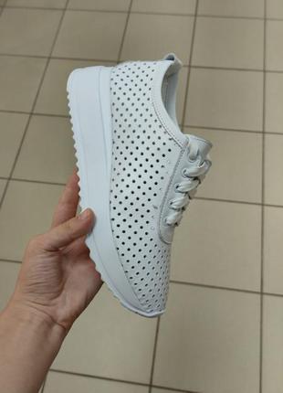 Белые кожаные кроссовки перфорация в наличии!