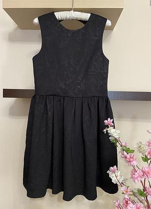 Шикарное короткое платье с вырезом на спине