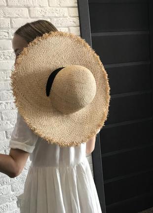 Соломенная шляпа с лентами завязками8 фото