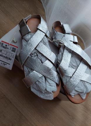Босоніжки від zara