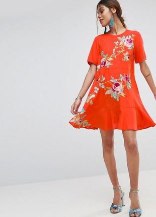 Сукня-трапеція з оборкою по низу і вишивкою asos