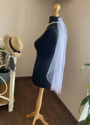 Весільна фата з перлинно-бісерною каймою.